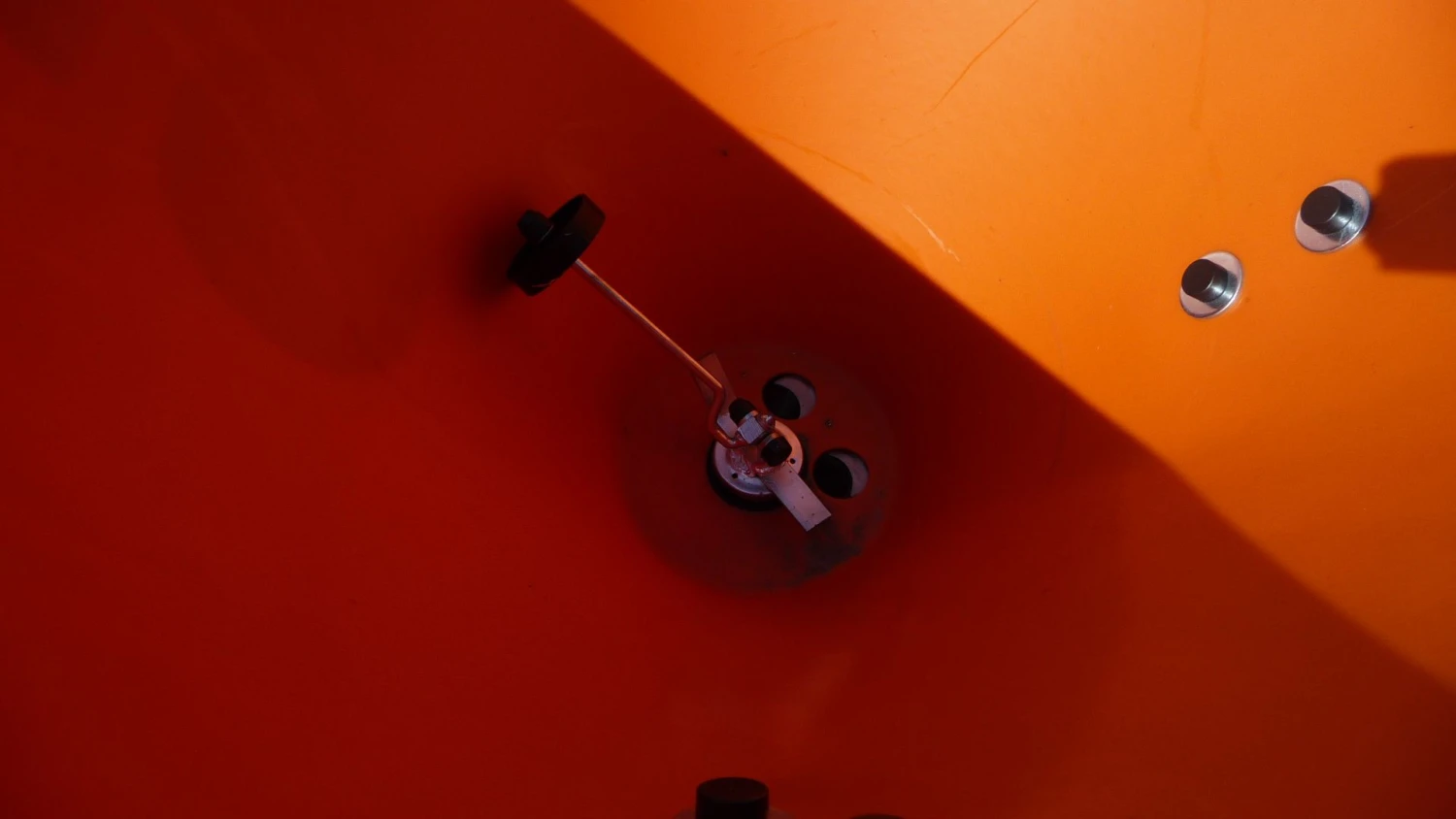 FertCast Tractor Mounted Fertiliser Spreader - Manual Controls 350L 3 FertCast Tractor Mounted Fertiliser Spreader - Manual Controls 350L - Image 3